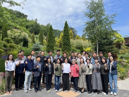 괴산증평교육지원청, 학교 관리자 대상 ‘자연 속 마음 챙김’ 연수 개최