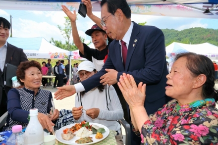 괴산군 5개 면, 경로잔치 본격 개최… 장연면서 첫 잔치