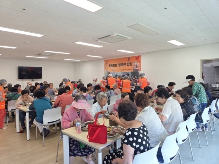 신흥사랑주택 실버복지관,따뜻한 한 끼로 전한 온정