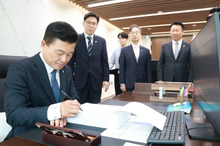 신용한 충북도지사, 취임 첫 결재는 ‘재정 정상화’