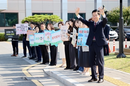 충북교육청, 산업안전보건의 달 맞아 출근길 안전 캠페인 전개