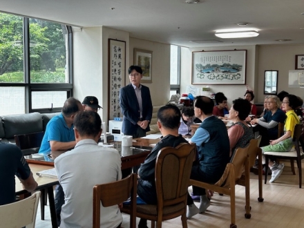 세종 아름동, 경로당 8곳 순회…어르신 의견 청취·방역물품 전달