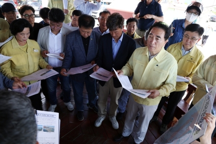 박수현 지사, 천수만 악취물질 현장 긴급 점검…"원인 끝까지 밝히겠다"