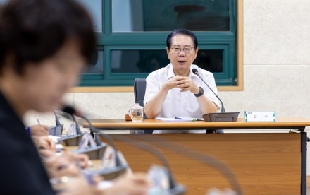 "국·도비 확보에 사활 걸어라"…송인헌 괴산군수, 간부들에 강력 주문