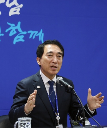 박수현 지사 "202조 원 첨단산업 투자, '빛의 속도'로 지원"