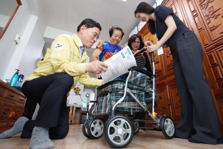 대전 동구, 거동 불편 어르신 100명에 ‘실버카’ 지원