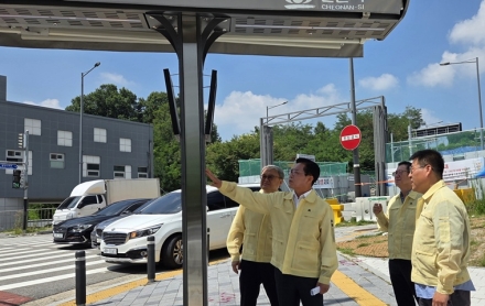 김석필 천안시 부시장, 폭염 대비 스마트 그늘막 현장 점검
