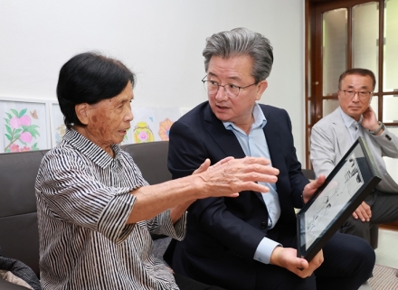 유성구, 제81주년 광복절 앞두고 독립유공자 유족 위문