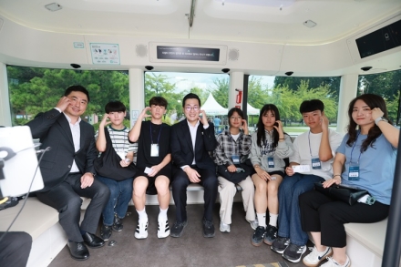 '미래를 태우고 달리다’… 충주 탄금공원 자율주행 셔틀, 정식 운행 시동