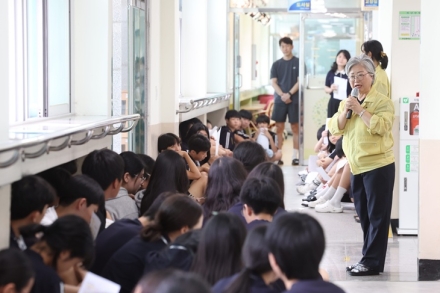 강미애 세종교육감, 부강중 공습 대피훈련 직접 참관