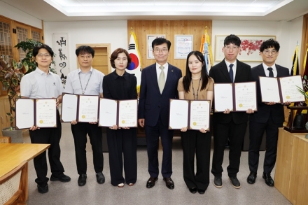 ‘묵은 문제’ 그냥 넘기지 않았다…충북교육청 적극행정 우수공무원 6명