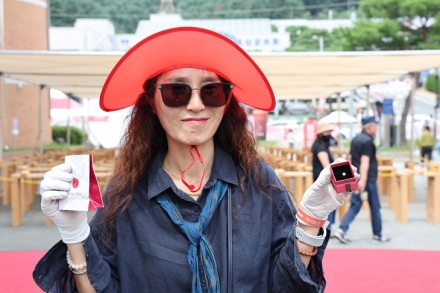 괴산고추축제 ‘황금고추를 찾아라’…청주 조이 씨 순금 반 돈 획득