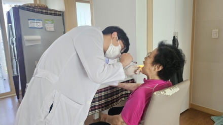 충주시, 거동 불편 어르신 대상‘방문 구강 관리사업’호응