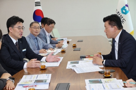 김명식 진천군수, 신용한 충북도지사 예방…금곡지구 경제자유구역 추진 협력 요청