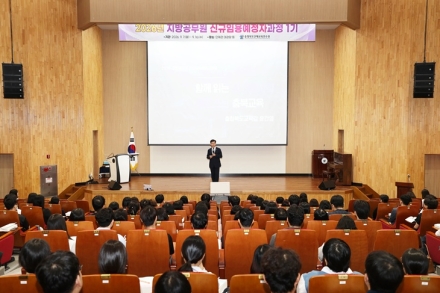 윤건영 충북교육감, 신규 지방공무원들과 소통…“사람의 가치 놓치지 말아야”