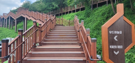 청주시, 수동 목재특화거리 보완 완료… 데크길 안전성 강화