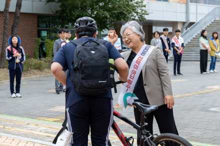 브레이크 없는 ‘픽시 자전거’ 주의보…강미애 교육감, 학생 안전 챙겼다