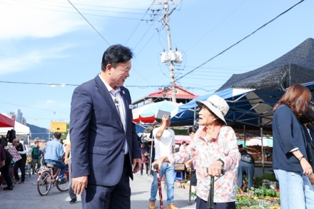성수석 이천시장, 추석 앞두고 전통시장 찾아 명절 물가 점검