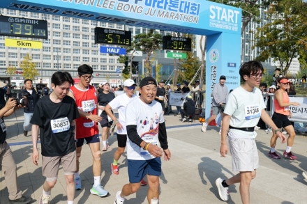 제5회 천안 이봉주마라톤대회 성료…6,500여 명 참가