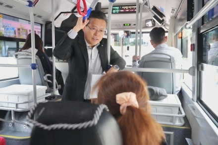 장기수 천안시장, 흰지팡이의 날 맞아 저상버스 현장 점검