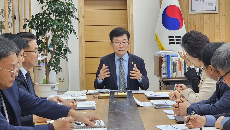 (10.23. 추가보도자료) 윤건영 교육감, 국정감사를 충북교육 점검과 발전의 계기로.jpg