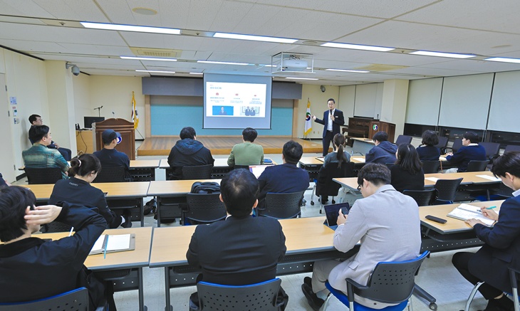 충주시  청년특별보좌관 대상 이동석 시장 특강 개최 (1).jpeg