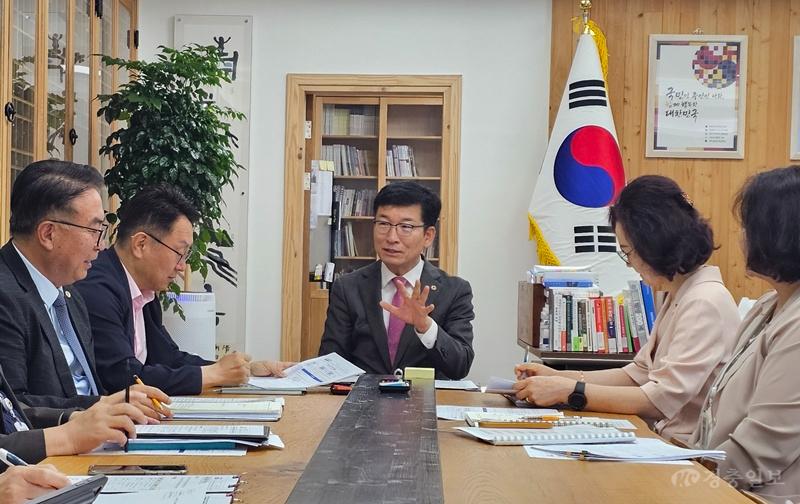 윤건영 충북교육감 "몸과 마음이 함께 건강한 학교 만들겠다"