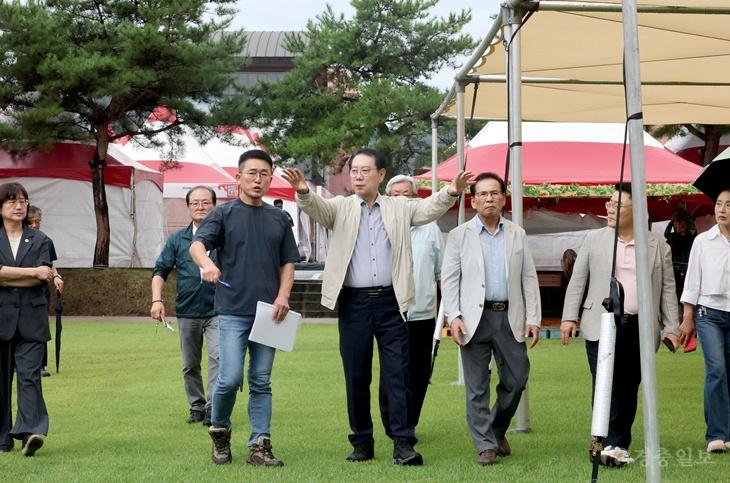 송인헌 괴산군수, 고추축제 현장 점검…“작은 위험도 놓치지 않겠다”