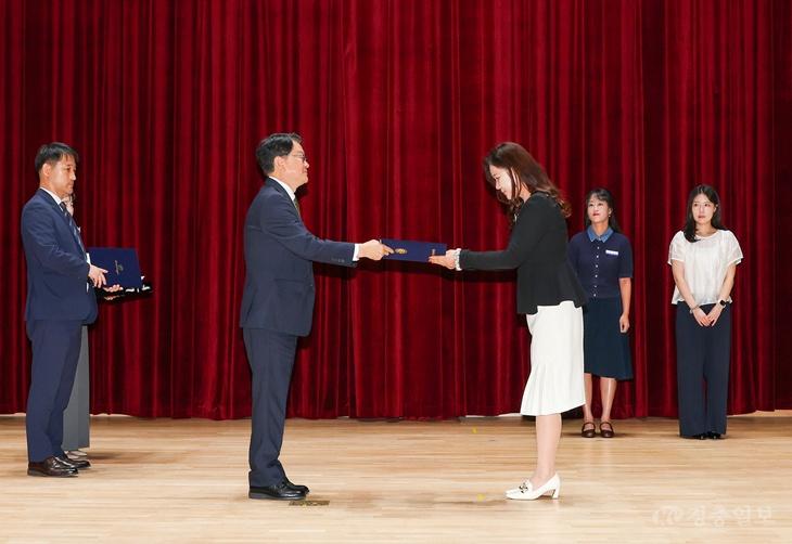대전시교육청, 2026년 상반기 적극행정 우수공무원 4명 선정