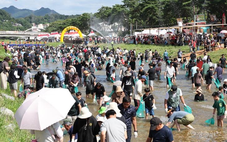 ‘2026 괴산고추축제’ 마지막 날도 구름 인파…흥행 열기 ‘후끈’