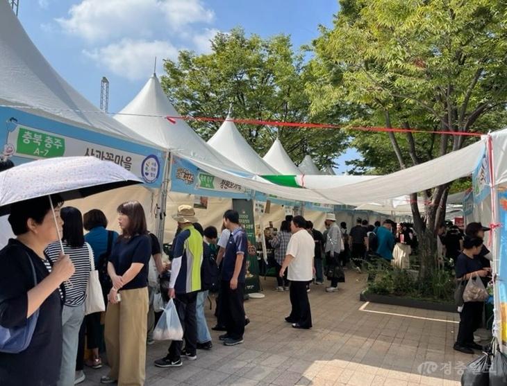 충주시, 추석 명절 맞아 우수 농·특산물 직거래 장터 잇따라 개최(2025년 직거래장터 사진) (2).jpg