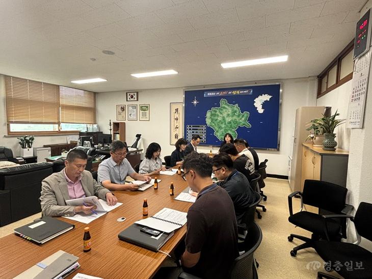 지난 14일 부군수실에서 이수현 부군수 주재하 열린 2026 하반기 지역균형발전사업 추진상황 점검회의.jpg