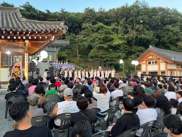6. 아산의 가을 산사 수놓은 아름다운 선율…송암사·보문사 음악회 성료(2).JPG