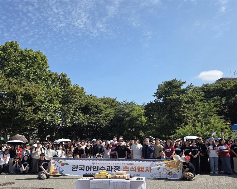 충북대 보도자료(한국어연수부, “윷 던지고, 제기 차고, 웃음꽃 피고” 전통놀이에 ‘푹’).jpg