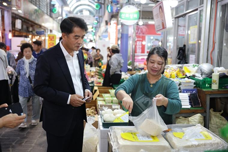 9.22.보은군, 추석 맞아 전통시장 장보기 행사 추진(1).JPG
