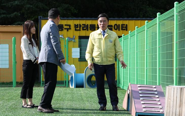 20261015-반려동물 놀이터 방문2.jpg