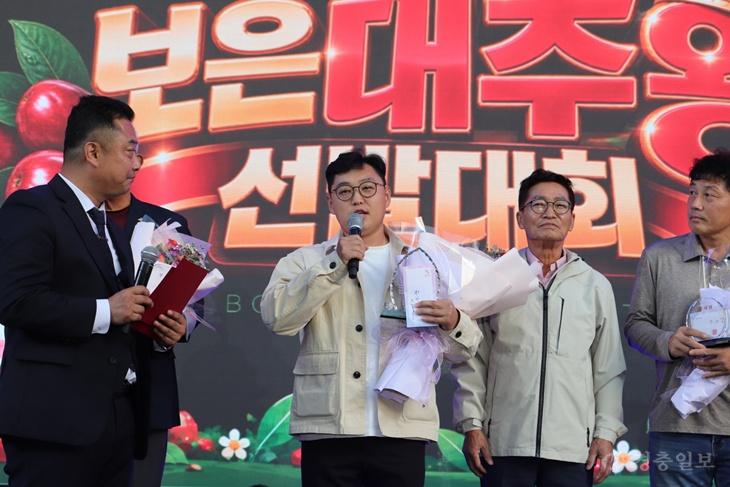 10.16.보은군, ‘2026 보은 대추왕’ 안용주 씨 시상(1).jpg