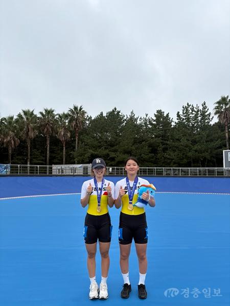 (10.20. 추가보도자료) 제천여고 롤러부, 전국체전서 금메달 3개 획득(사진- 왼쪽부터 전하율, 박가은).jpg