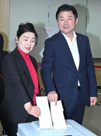 이준배 후보, 사전투표...""시민들의 한 표 세종 변화의 검, 지키는 갑옷 될 것”