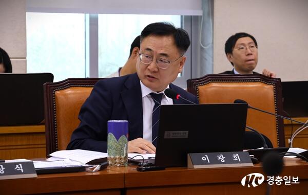 “연 5,300% 불법사채가 국제 인신매매로” – 이광희 의원, 경찰 국감서 강력 질타